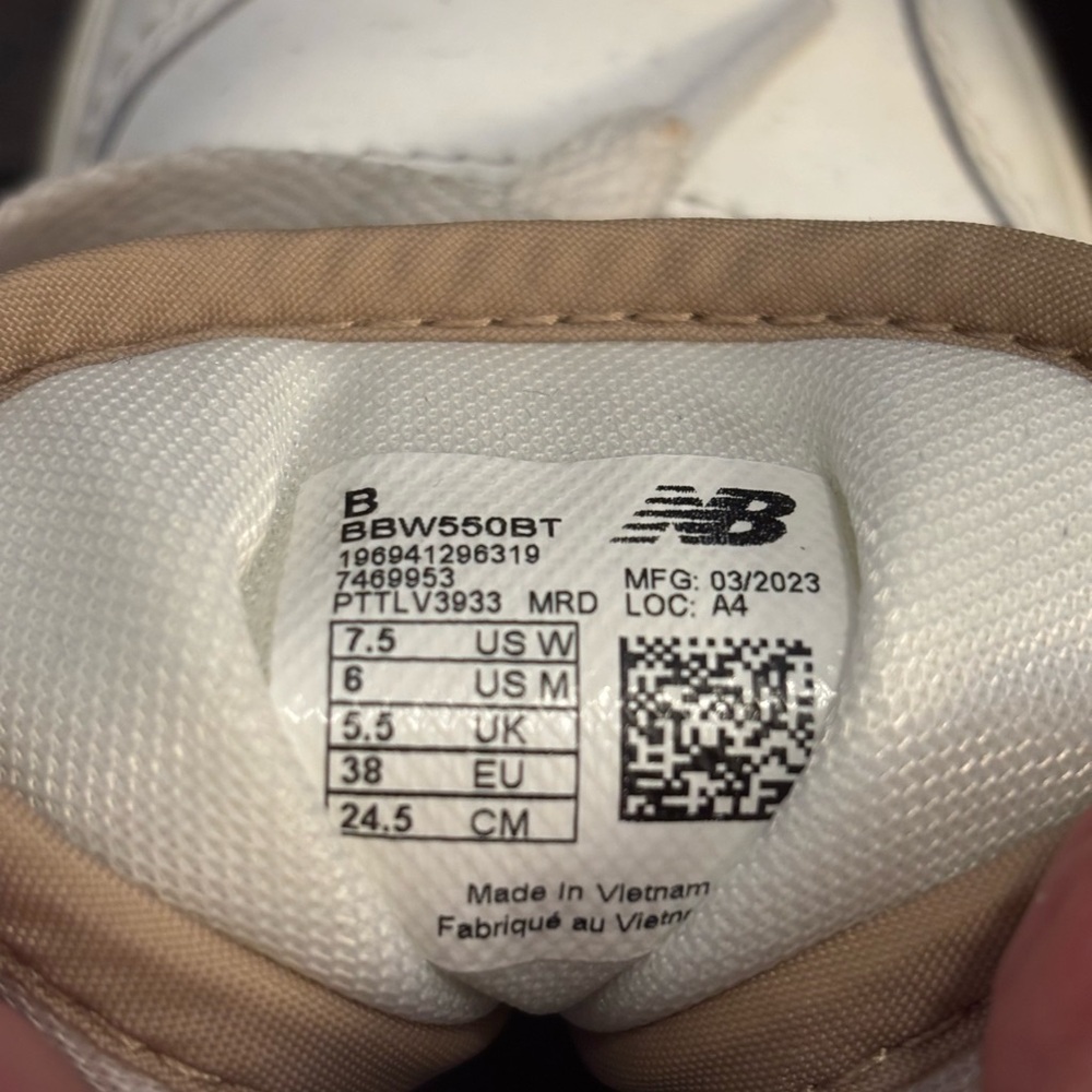 New Balance 550 - Picture 3 of 5